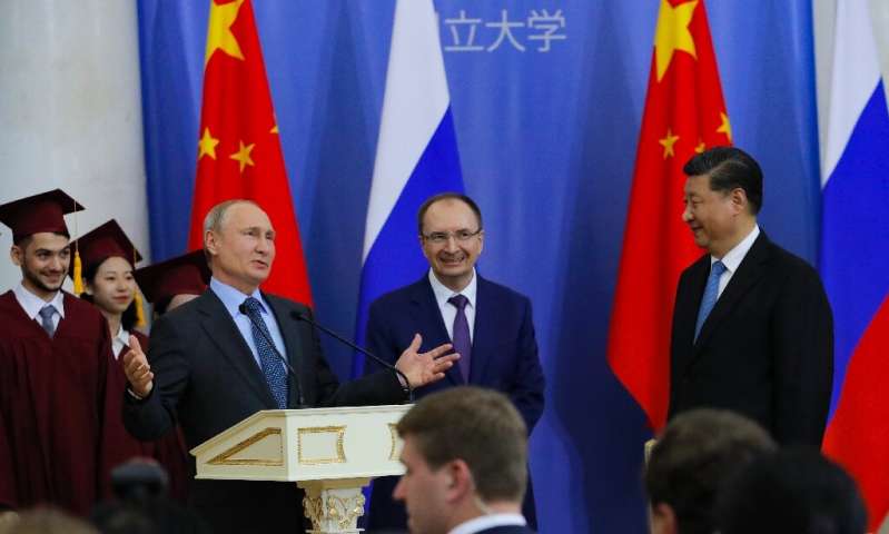 When Russian President Vladimir Putin (L) met with Chinese President Xi Jinping (R) in June, Huawei scored a local contract